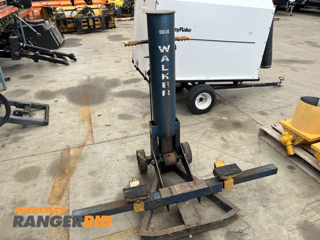 Lot 30-4137 - Walker 93696 2.5 ton lift Air