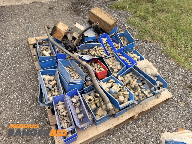 Lot 30-1742 - Pallet full of Hydraulic fittings and more!