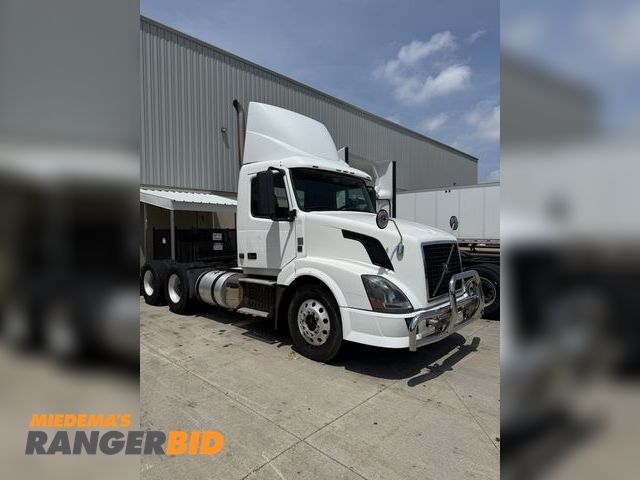 Lot 30-38 - 2012 Volvo VNL Day Cab