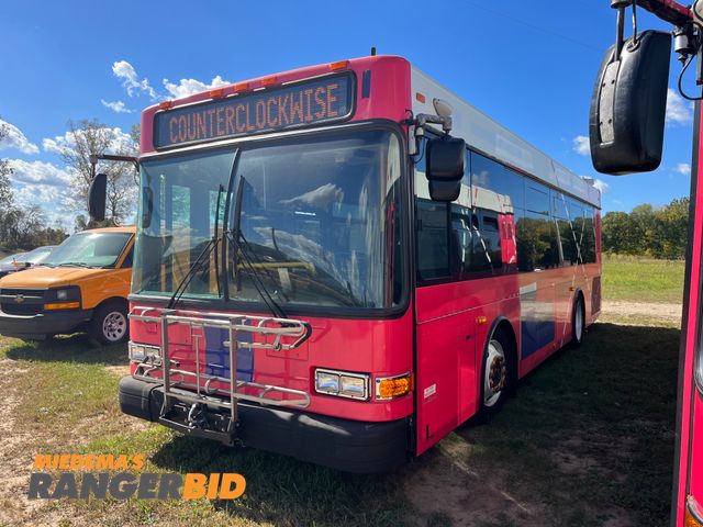 Lot 30-3744 - 2011 Gillig G27E102N2 Low Floor with a 8.9L L6 DIESEL engine. City Bus