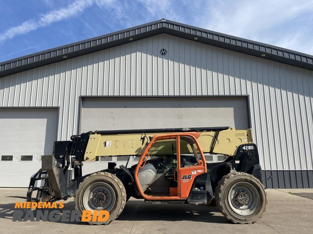 Lot 30-11292 - 2017 JLG   1055 Forklift JLG 1055 4x4 Rough Terrain Telehandler (Reach Forklift) 2017 JLG 1055 4x4 R...