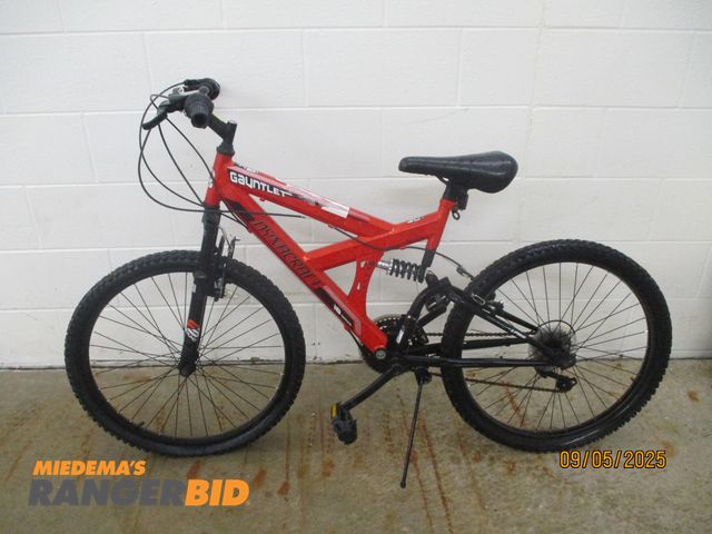 Lot 30-10641 - Dynacraft Gauntlet Mountain Bike