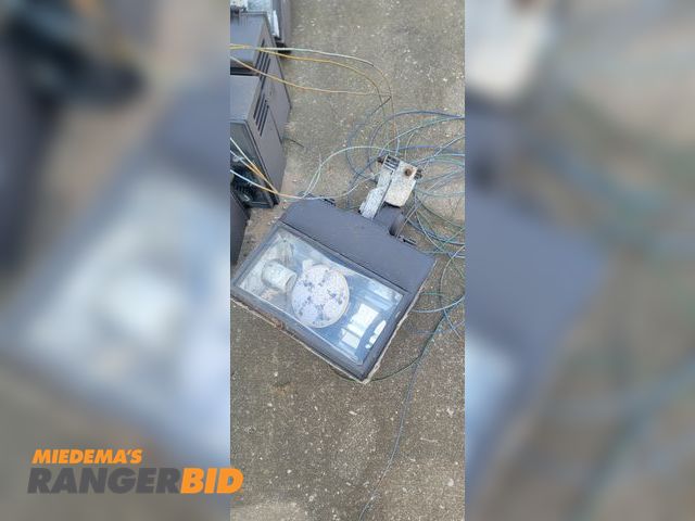 Lot 30-532308 - 24 parking lot lighting
