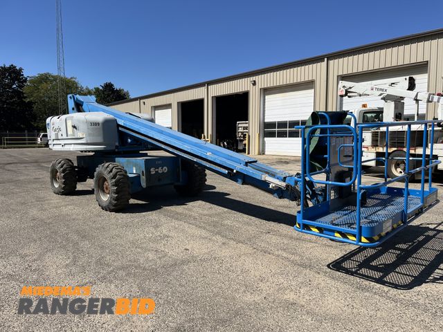 Lot 30-1192 - 1998 Genie S-60 / 4WD 60' Boom Lift / Aerial Lift