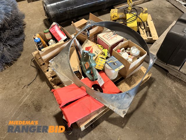 Lot 30-3871 - Pallet of Miscellaneous Items Including: Hedger, Air tools - Die Grinders Impact Drill, filters, and...
