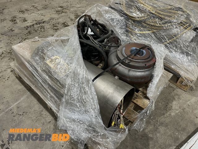 Lot 30-4647 - Lot includes 1 pump