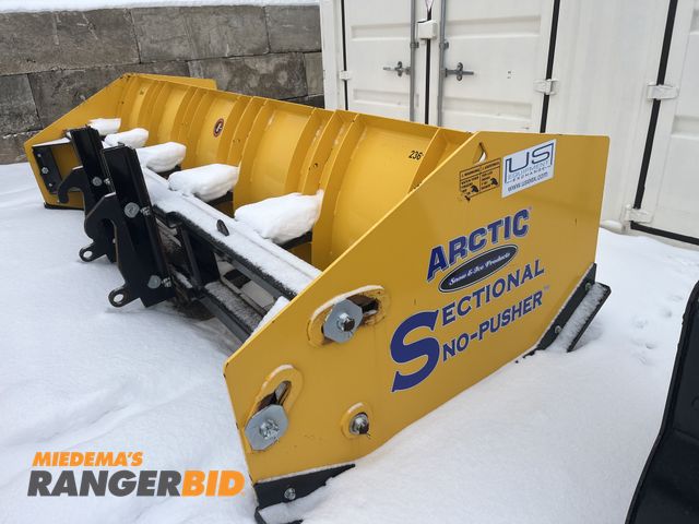 Lot 30-10966 - Arctic Sectional Snow Pusher 13'6" with John Deere adapter