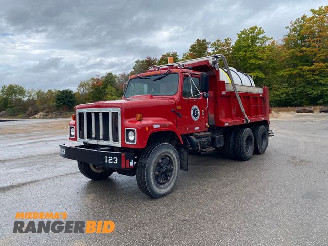 Lot 30-1200 - 1991 International 2574 Dump Truck
