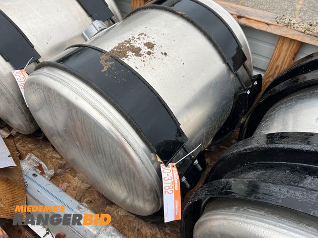 Lot 30-3782 - (1) DTNA 60 Gallon fuel tank with straps.  Came of Western Star Used only once.