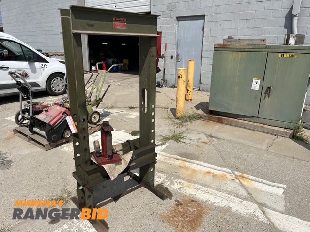 Lot 30-1588 - Carolina CBP 1200 50 ton press Needs new seals