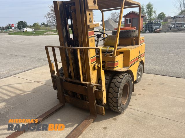 Lot 30-4706 - 1978 Allis Chalmers ACP 60 BPS Forklift
