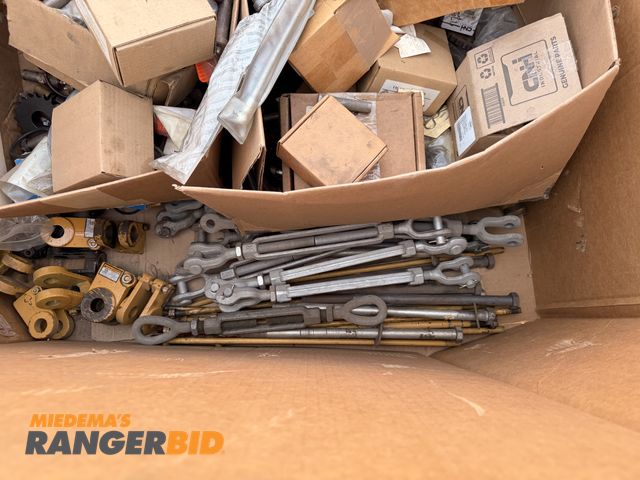 Lot 30-3574 - Large lot of misc. parts including pins and more..see pics