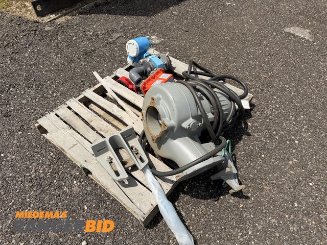 Lot 30-3431 - Pallet of Water Dep products including Motor, Pump, and Meters Endress + Hauser, Bettis, Kennedy
