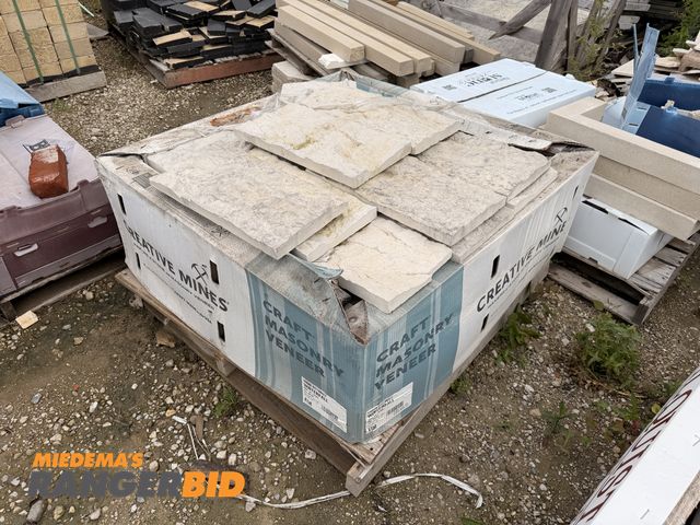 Lot 30-3404 - Creative Mines Veneer approximately 68sq ft