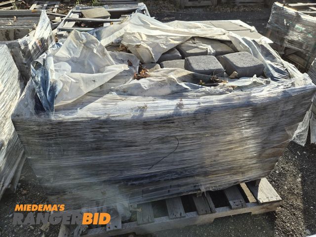 Lot 30-3101 - 6" x 6" Belgard Cambridge Cobble, approx. 100 sq. ft