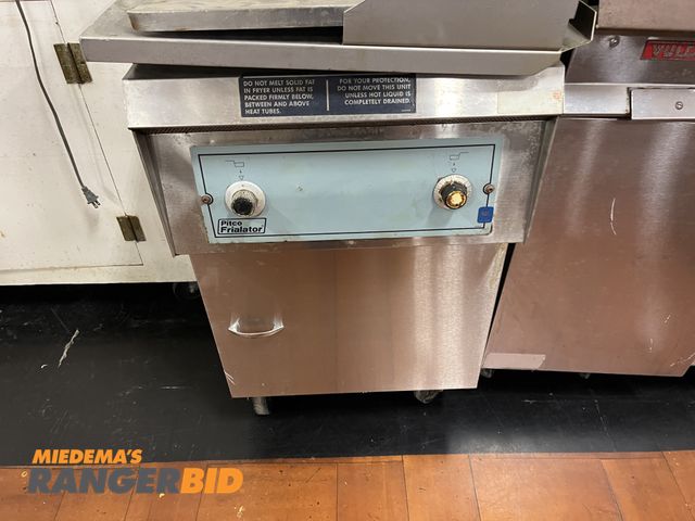 Lot 30-1810 - Pitco Frialator Stainless Steel Deep Fryer