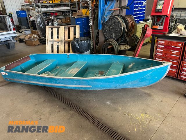 Lot 30-3404 - 12' Aluminum row boat, make and model is unknown. Unknown if it leaks. Boat