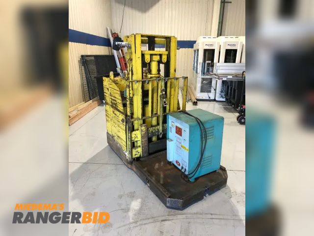 Lot 30-43 - Prime-Mover RS-40 Material Die Mover Electric Ride-On Forklift, 4000 LBS.  Includes charger. This un...