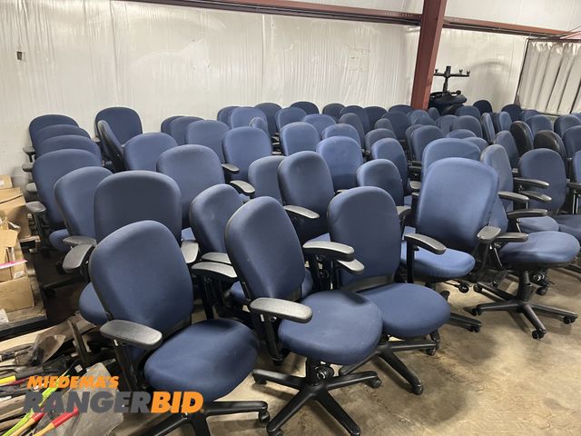 Lot 30-4536 - Steelcase Approx. (70) Rolling Office Chairs #4611411