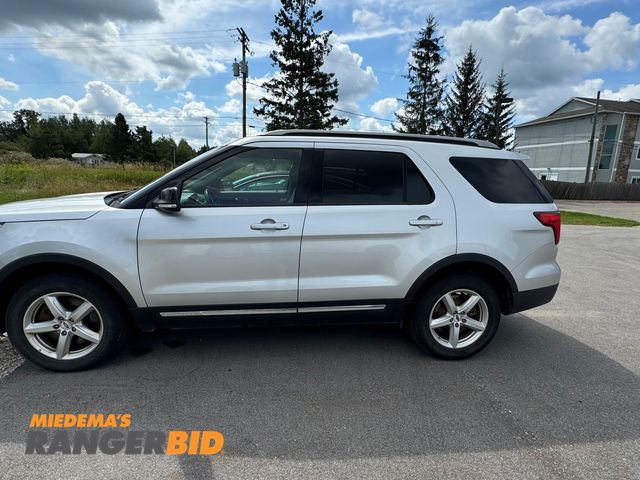 Lot 30-100 - 2017 Ford Explorer XLT SUV 4x4