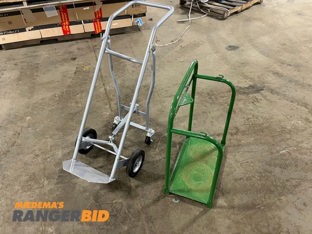 Lot 30-3492 - Dayton 4ZJ16B Medical / Welding Tank Cart and Stand