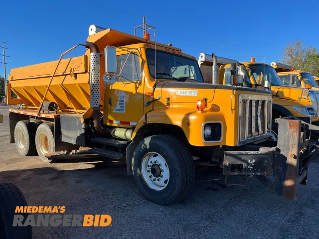 Lot 30-2939 - 1998 International 2654 6x4 with a 7.6L L6 DIESEL engine. Dump Truck •	Municipality owned, regularly serviced, and well maintained.
•	See downloadable video fo...