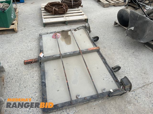 Lot 30-1581 - Home made hitch cargo carrier