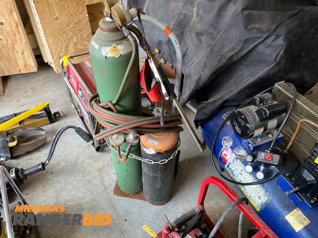 Lot 30-3381 - 1 Acetylene Torch with tanks Worked when taken out of service. Municipality owned. Buyer is responsible for removal.