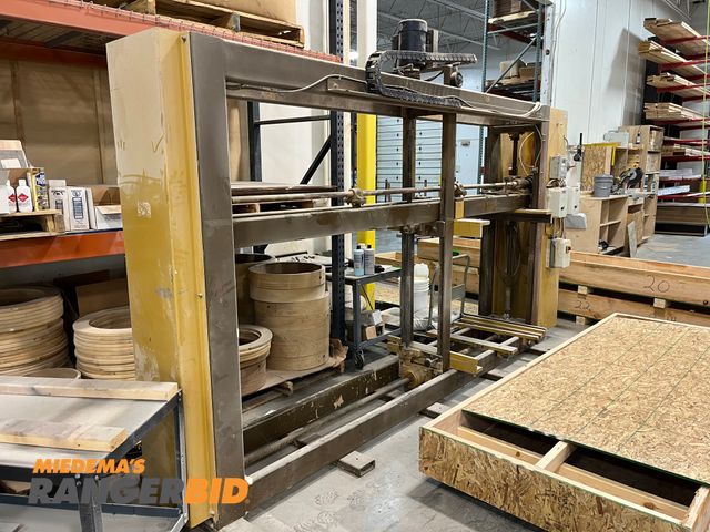 Lot 30-3844 - Ritter R-525 Case Clamp