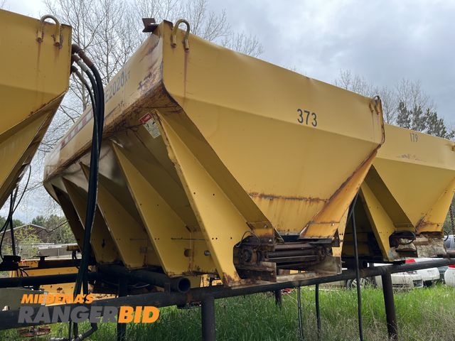 Lot 30-856 - Highway F202013XT Stainless steel Salter / Sander. Worked when taken out of service. Seller will loa...