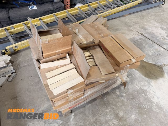 Lot 30-3400 - Thin Veneer with corners, approximately 100sq ft