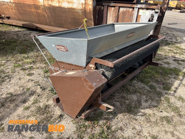 Lot 30-1938 - Turfco Mete R Matic 2  85420 Top Dresser