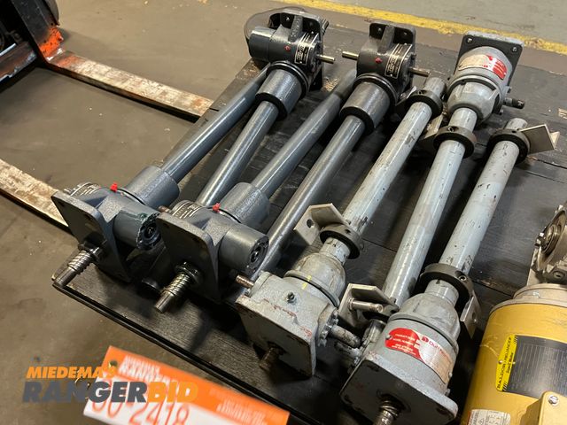 Lot 30-2418 - (7) (4) Joyce Screw Jacks some new and (3) Duff - Norton Ball  Screw Jacks