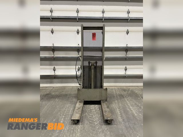 Lot 30-16340 - Die Lift
