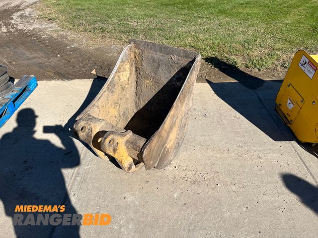 Lot 30-3723 - 24" Bucket