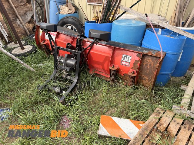 Lot 30-3571 - Western Unimount 8'6" V-plow with mounting brackets •	Municipality owned. •	Seller will load