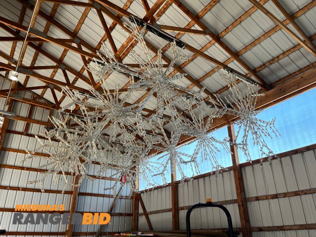 Lot 30-4029 - 30 Street Pole Christmas Lights approximately 6' Municipality owned, in working condition, Seller will load.