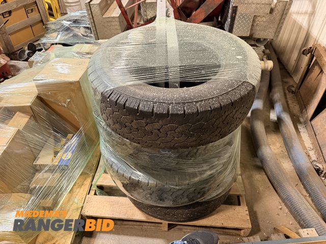Lot 30-3429 - Lot of 4 tires and a poly tank. tire size is LT245/75R17
