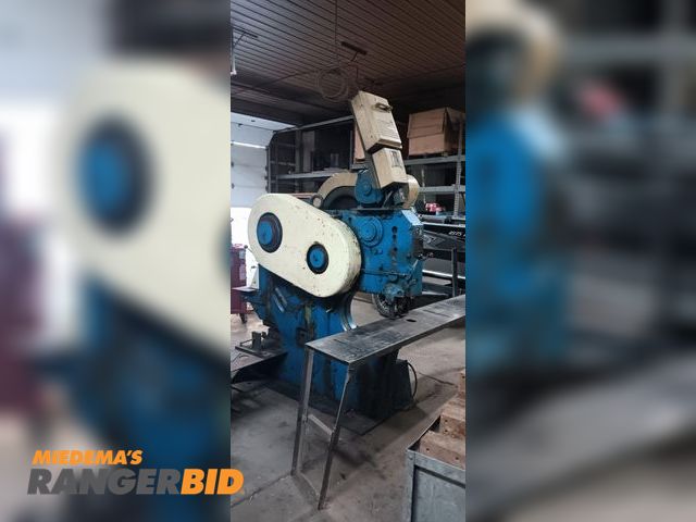 Lot 30-4401 - Peddinghaus Iron Worker 210A/16  Punch Press, 71Ton Dual Operators Comes with the tooling shown. In good working condition. Seller will load.