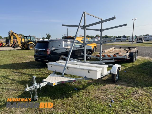 Lot 30-10663 - 2018 Magneta 18 Place Kayak Trailer .
