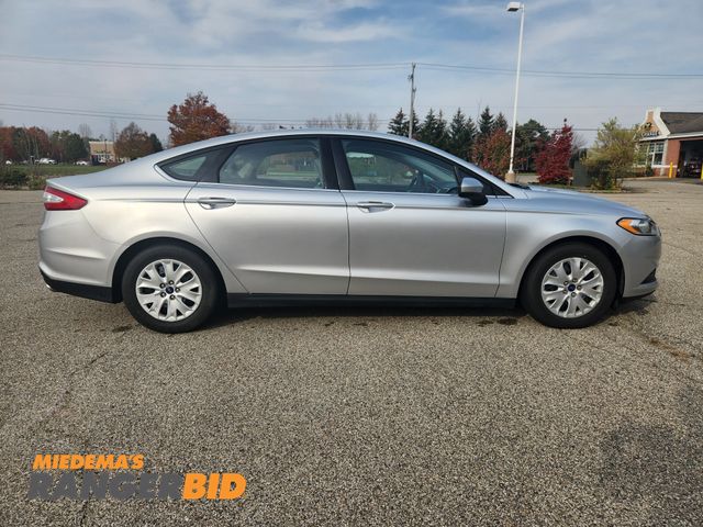 Lot 30-1643 - 2014 Ford Fusion 67K miles Vehicle runs and drives but intermittently it shifts weird, front edge of hood has rust bu...