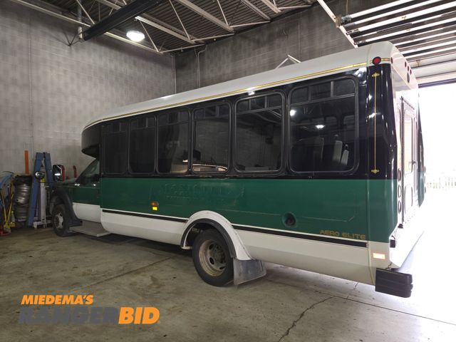 Lot 30-10035 - 2014 Ford F550 bus Ford f550, three valve v10, 14+2 wheelchair 26' bus. as soon as the vale dropped the start...