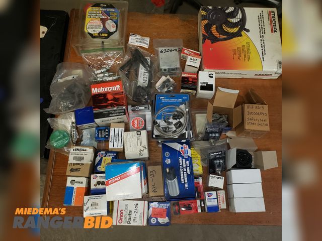 Lot 30-5029 - Pallet of auto parts and exhaust clamps