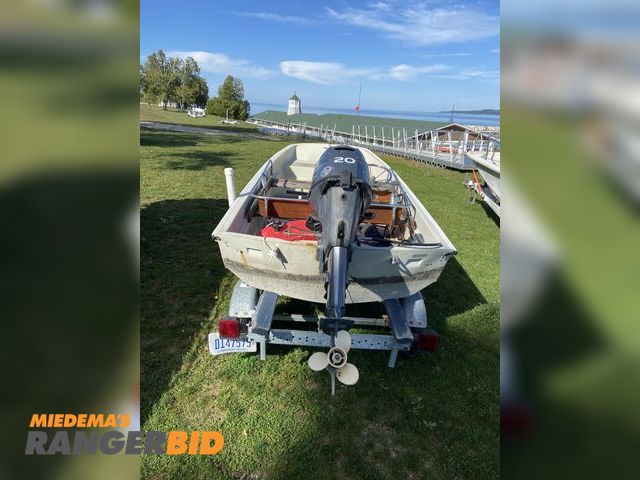 Lot 30-10778 - 1977 Boston Whaler 13' Hull Open Bow