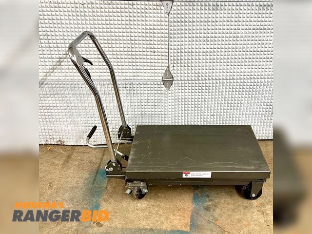 Lot 30-521 - 1 Haulmaster 1000 lb lifting cart Hydraulic lifting cart One (1) Haulmaster 1000 pound hydraulic lifting cart