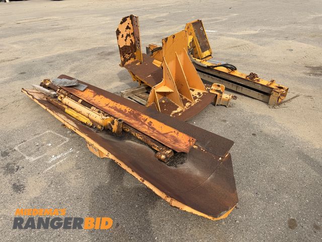Lot 30-3894 - Grader Wing with mount. 12' came off a John Deere