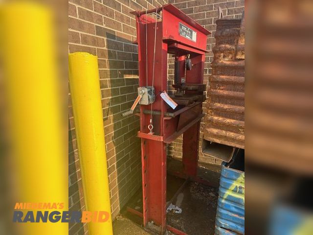 Lot 30-3857 - 1 SUNEX TOOLS 5250 Hand pump hydraulic press. Hand pump hydraulic press.