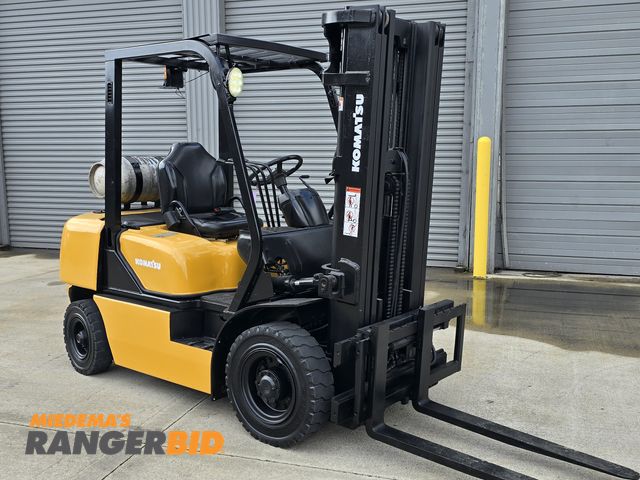 Lot 30-264 - Komatsu 6,000lbs Capacity Pneumatic  Forklift  - See Video for Operation