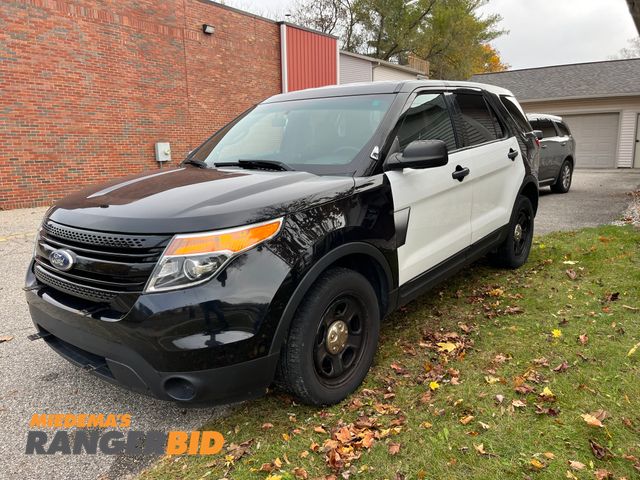 Lot 30-2499 - 2015 Ford Explorer with a 3.7L V6 DOHC 24V engine. AWD