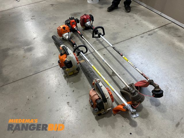 Lot 30-3792 - Lot of (3) Spin trimmers and (2) Blowers. Some run rough.